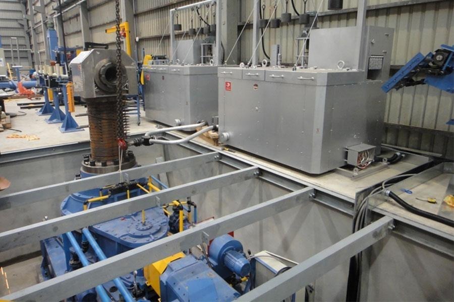 Continuous lead extrusion press and cable sheathing equipment