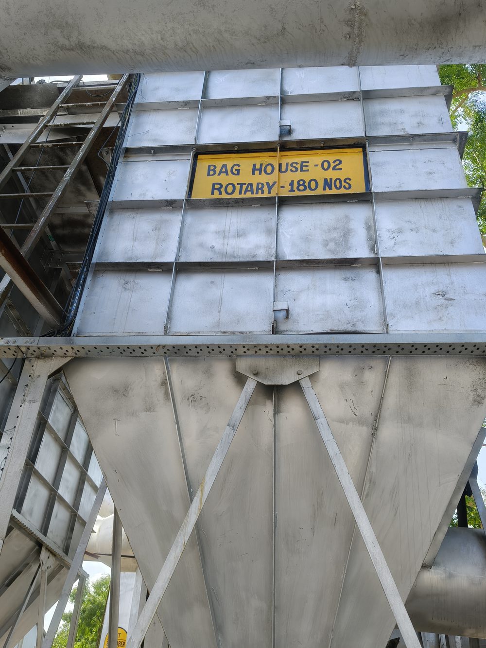 Bag house filtration unit, 180-bag rotary line, unit 02