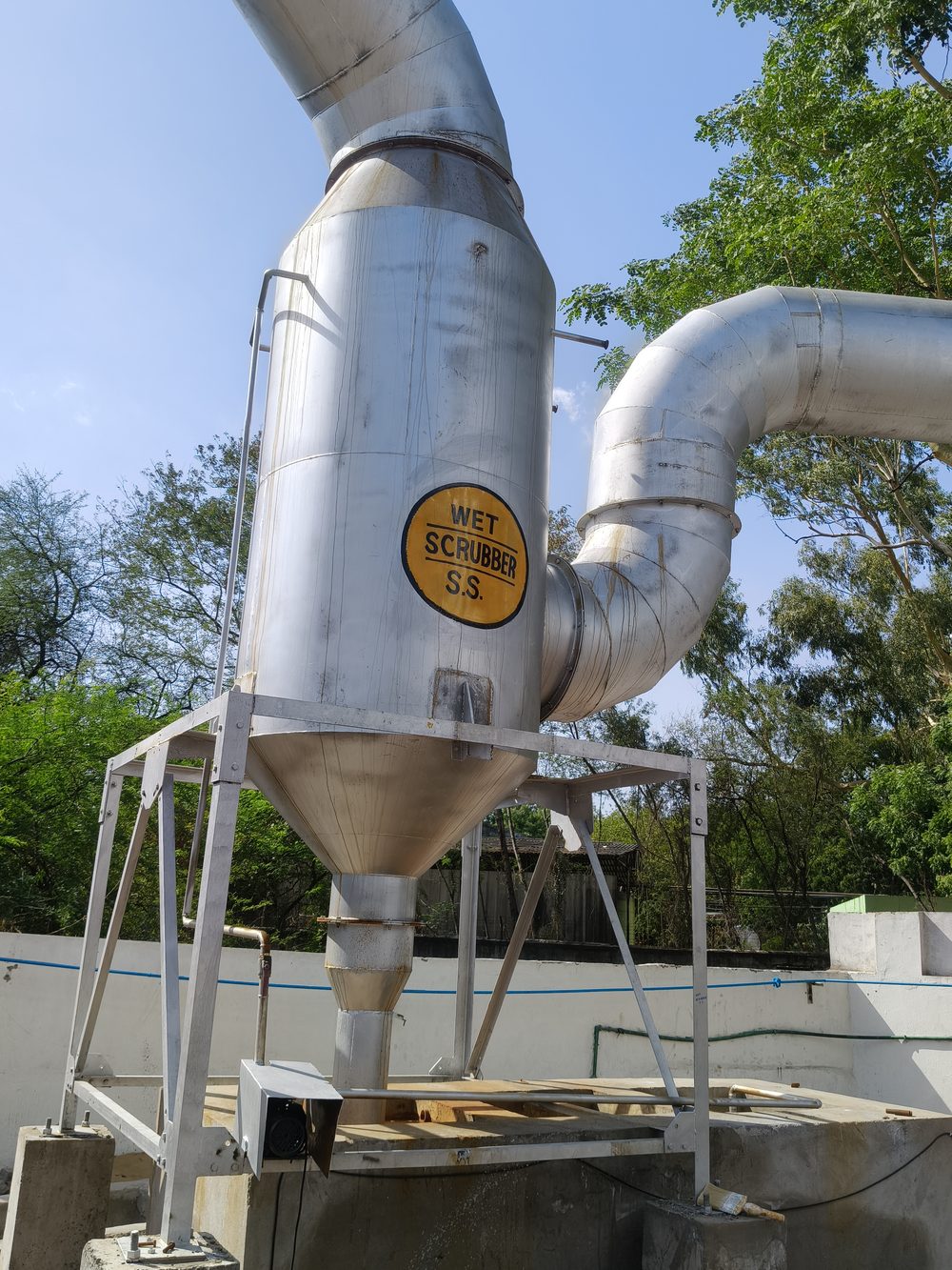 Stainless steel wet scrubber on the emission line